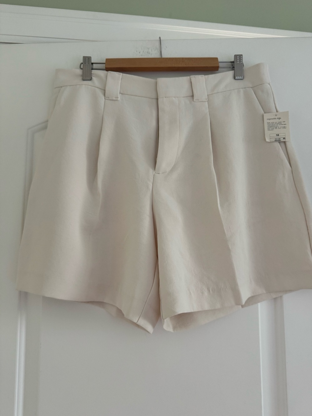 Women’s Cream Tailored High-Waist Shorts